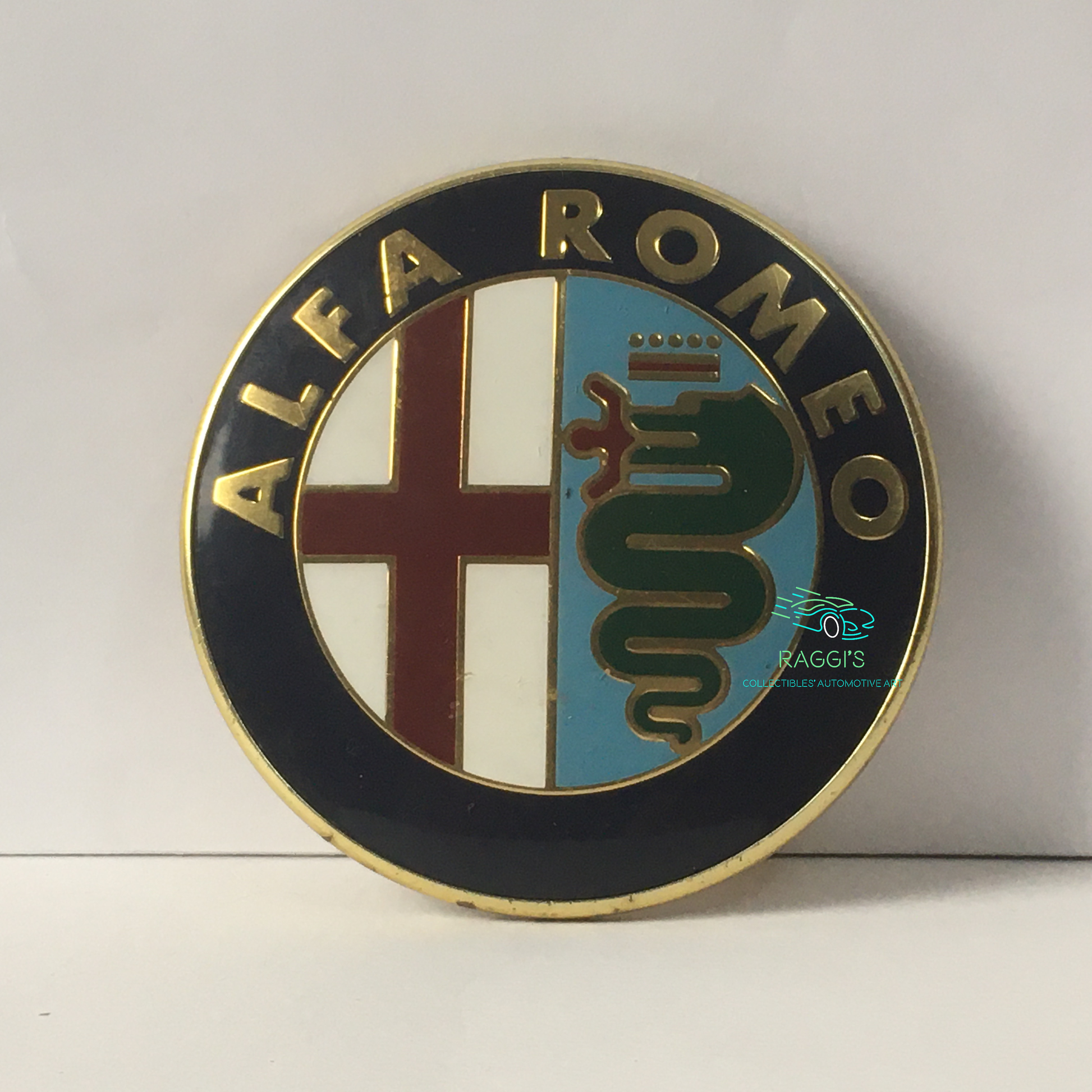 Alfa Romeo, Stemma Originale Alfa Romeo Anni '80 in Plastica e Smalto Diametro 7,5cm - Raggi's Collectibles' Automotive Art