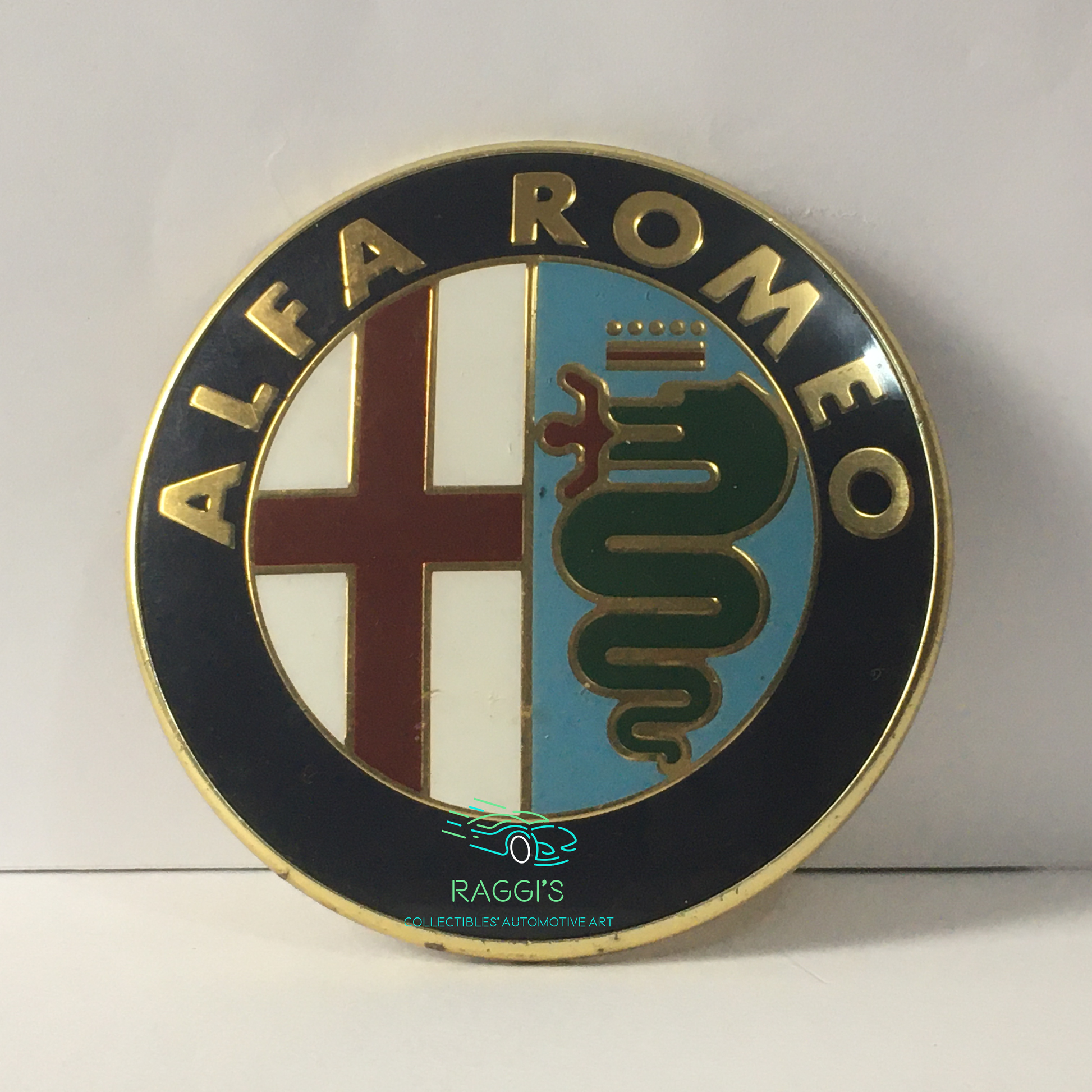 Alfa Romeo, Stemma Originale Alfa Romeo Anni '80 in Plastica e Smalto Diametro 7,5cm - Raggi's Collectibles' Automotive Art