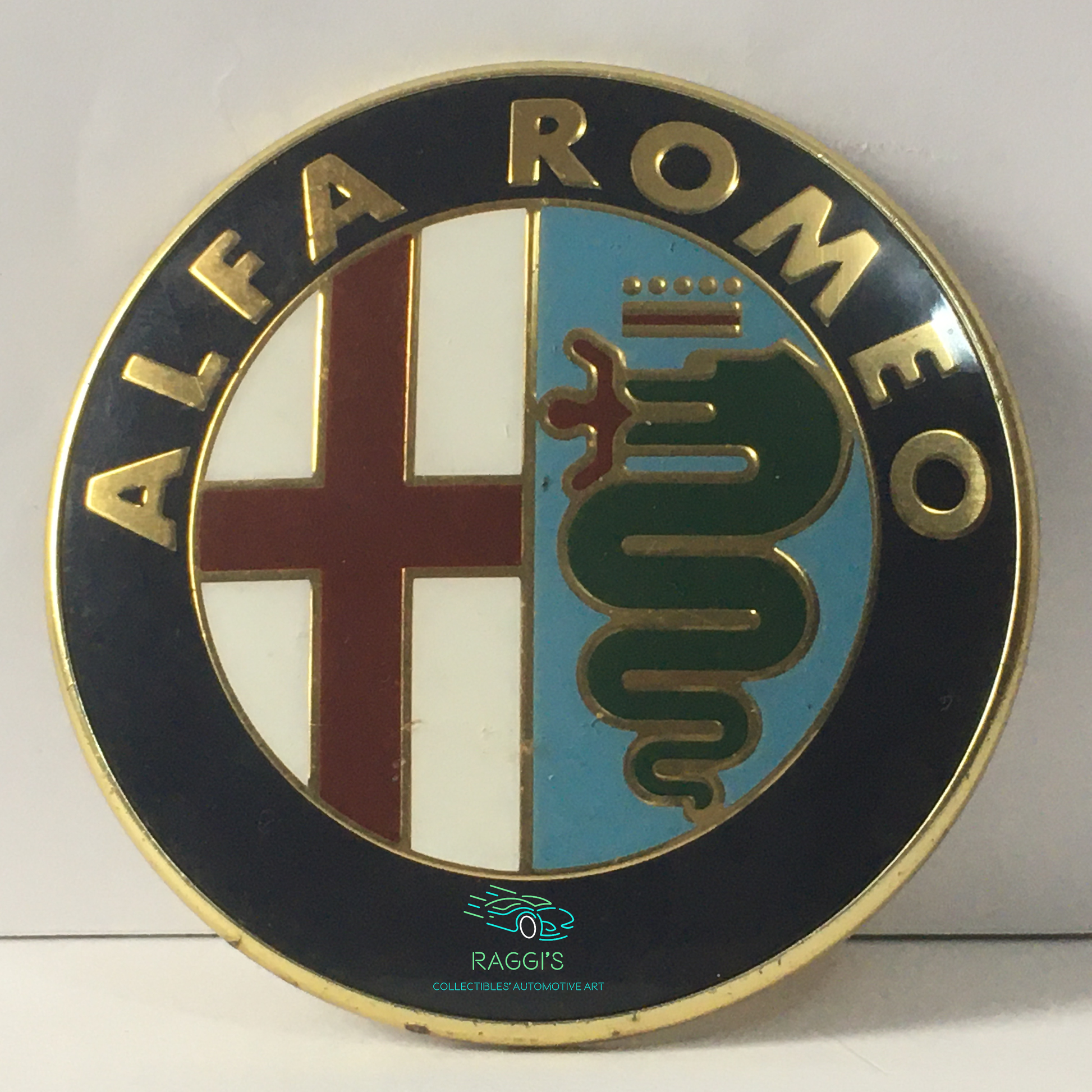 Alfa Romeo, Stemma Originale Alfa Romeo Anni '80 in Plastica e Smalto Diametro 7,5cm - Raggi's Collectibles' Automotive Art