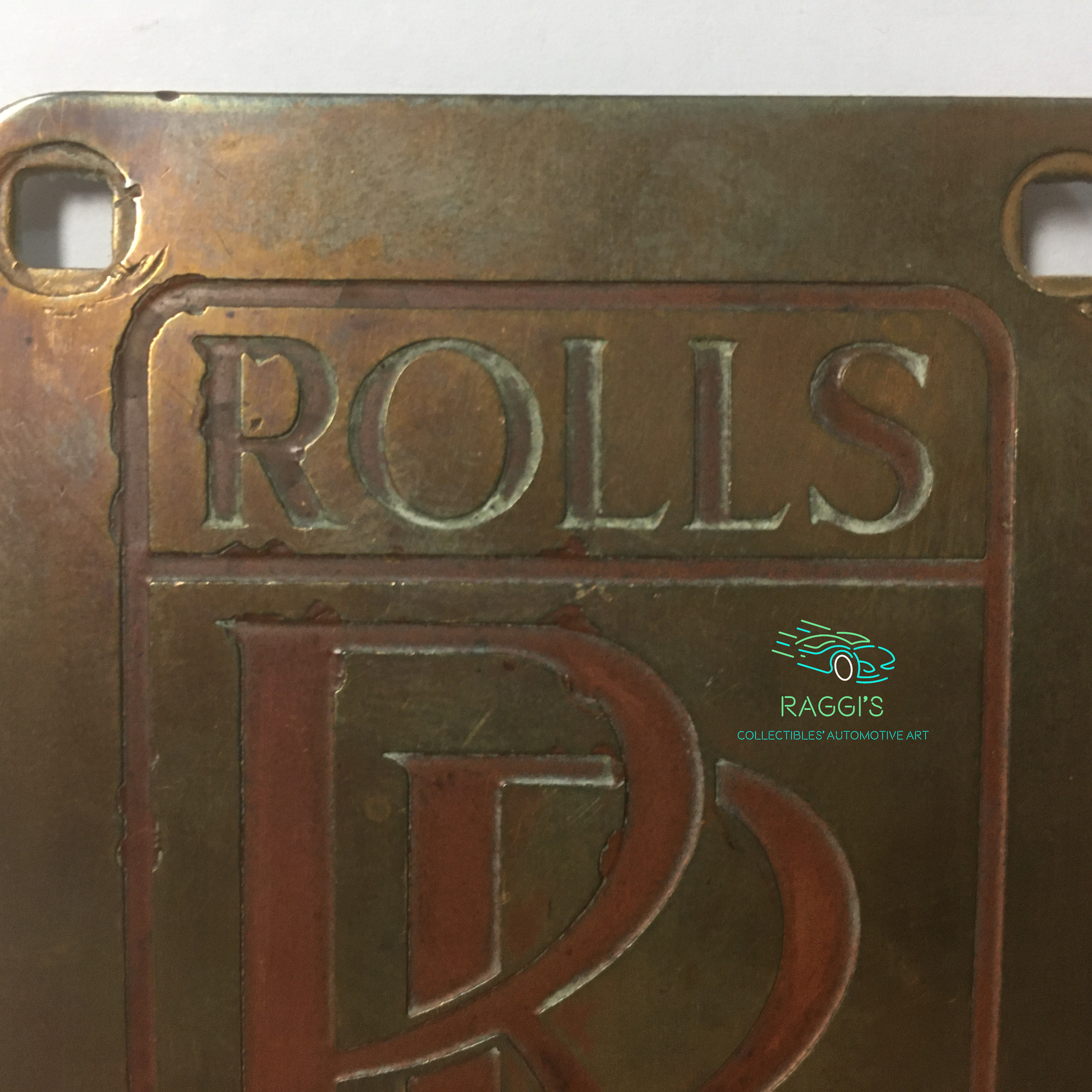 Rolls-Royce, Stemma Originale in Ottone con Lettere di Colore Rosso, Estremamente Raro - Raggi's Collectibles' Automotive Art