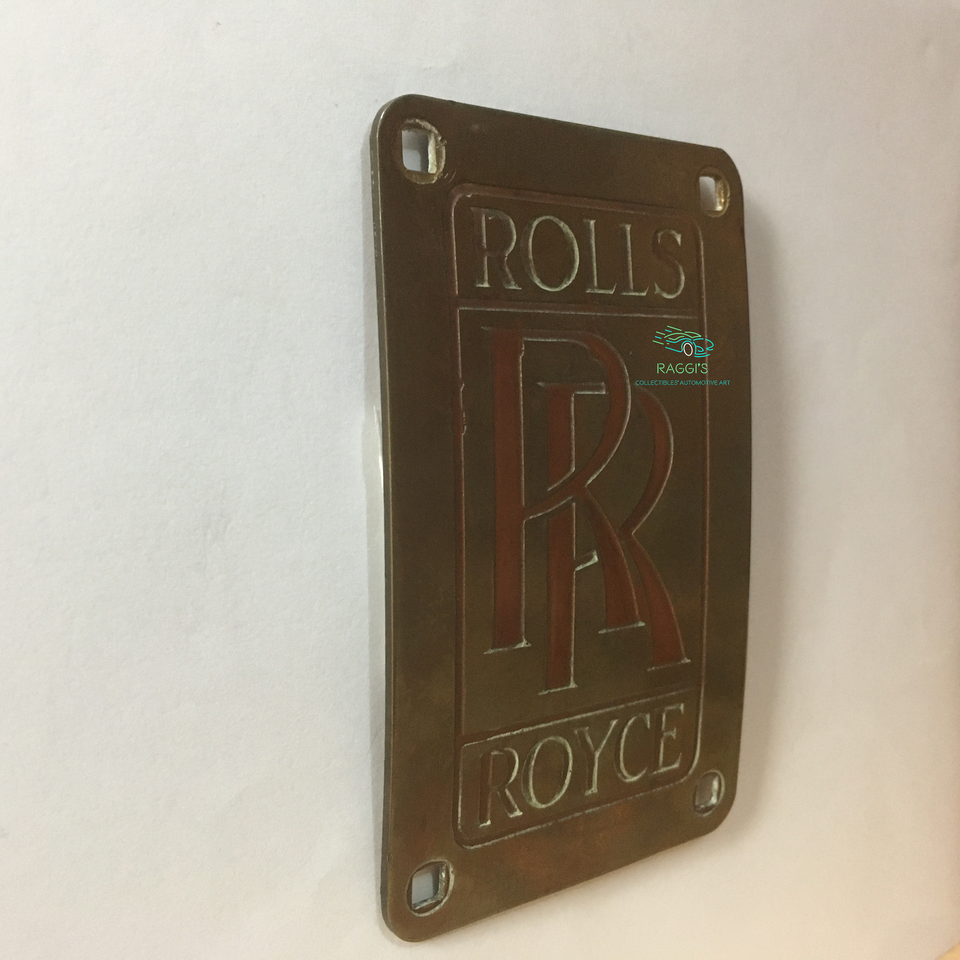 Rolls-Royce, Stemma Originale in Ottone con Lettere di Colore Rosso, Estremamente Raro - Raggi's Collectibles' Automotive Art