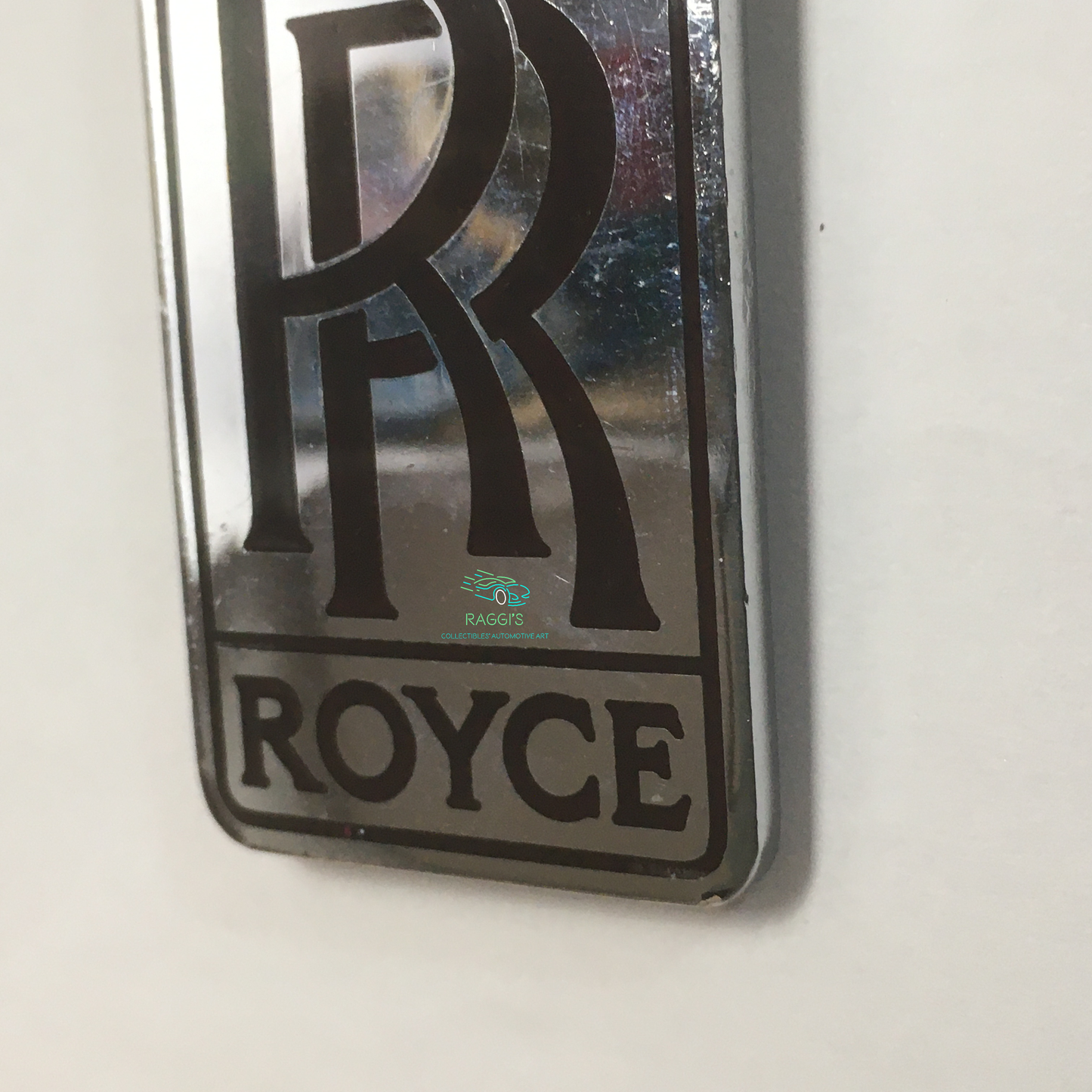 Rolls-Royce, Stemma Originale Rolls-Royce con Lettere di Colore Rosso Scuro, Montato su una Springfield Rolls-Royce, Molto Raro