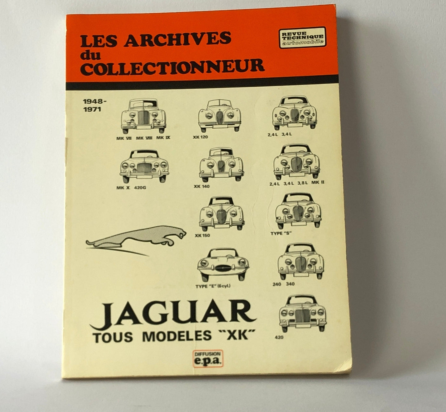 Jaguar, Libro Les Archives du Collectionneur, ISSN 03358011 - Raggi's Collectibles' Automotive Art