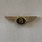 Bentley, Spilla da Giacca in Metallo con Logo Bentley, Widget B - Raggi's Collectibles' Automotive Art