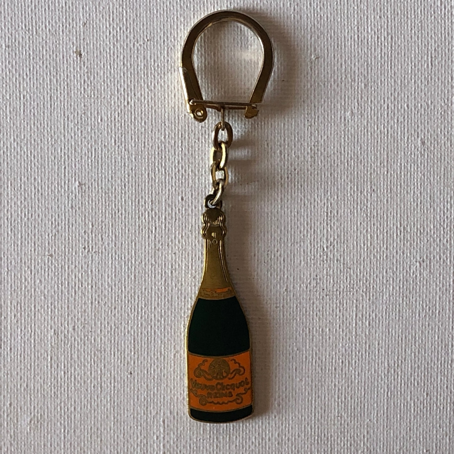 Vueve Clicquot, Portachiavi a Forma di Bottiglia di Champagne Vueve Clicquot - Raggi's Collectibles' Automotive Art