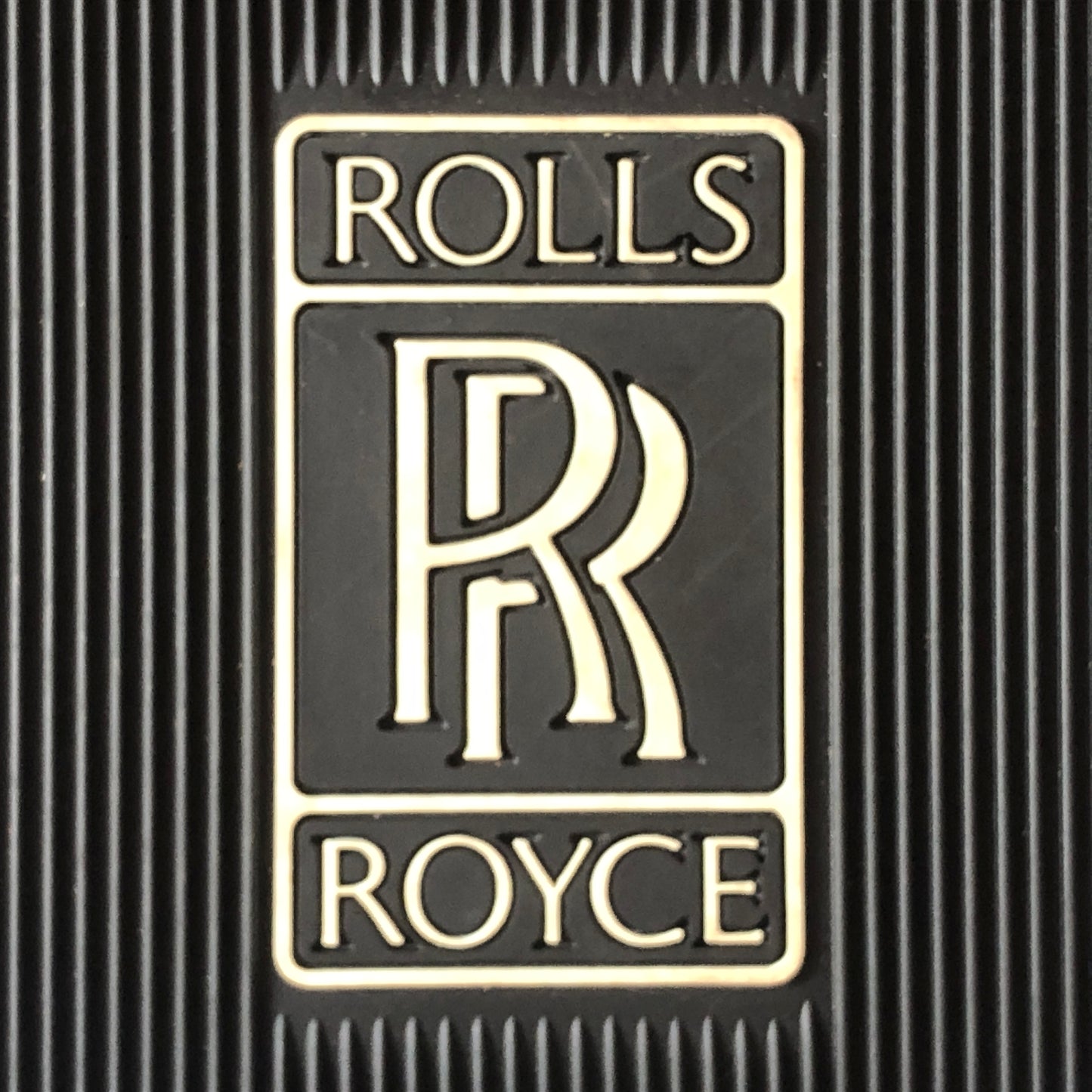 Rolls-Royce, Tappetini in Gomma di Colore Nero con Stemma Rolls-Royce di Colore Bianco - Raggi's Collectibles' Automotive Art