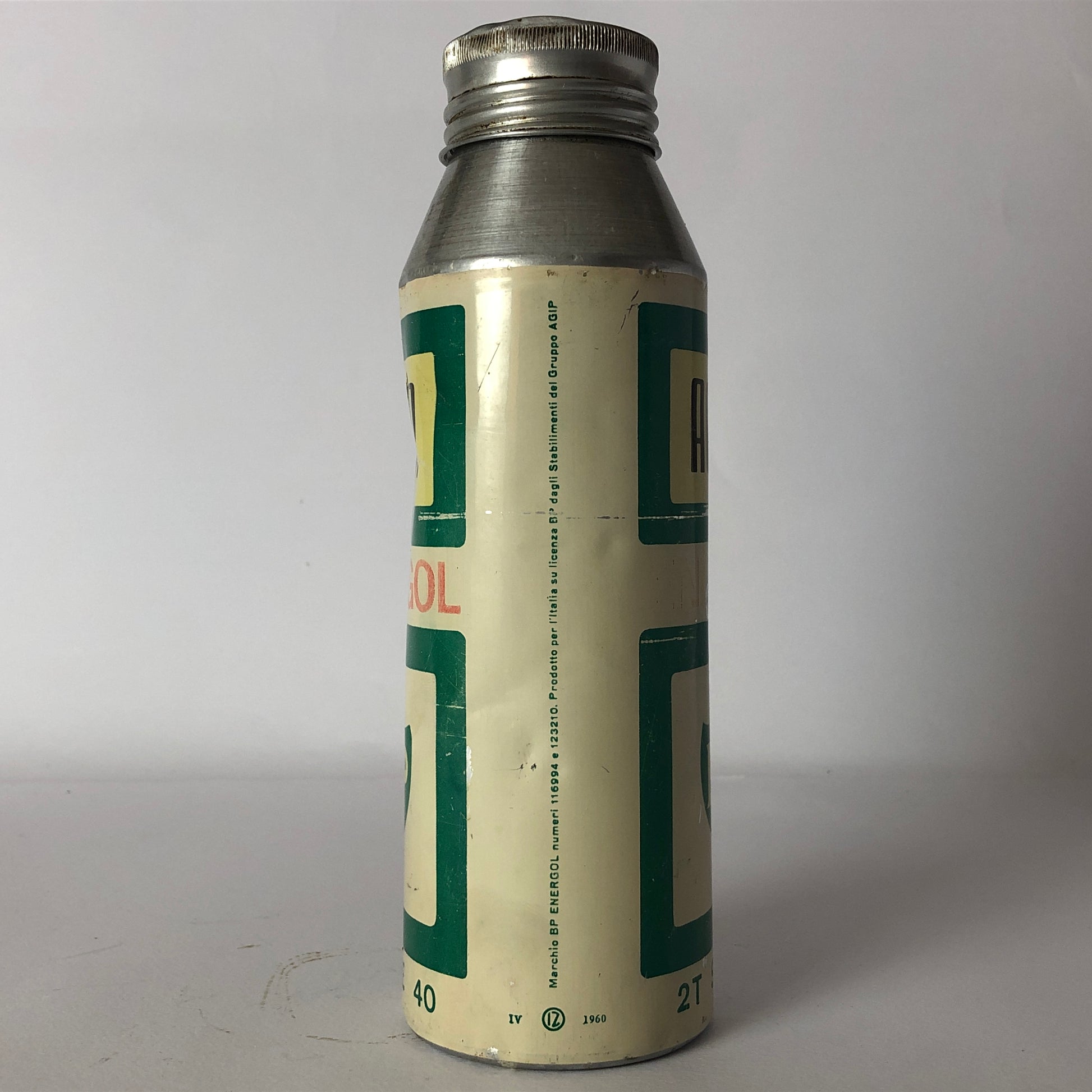 Agip, Latta Agip BP Energol con Tappo Dosatore per Miscela Motori 2 Tempi Anno 1960 - Raggi's Collectibles' Automotive Art