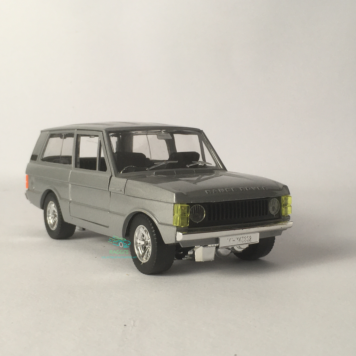 Land Rover, Diecast Metal Model 1:24 Scale Martoys Range Rover Ref. 0104