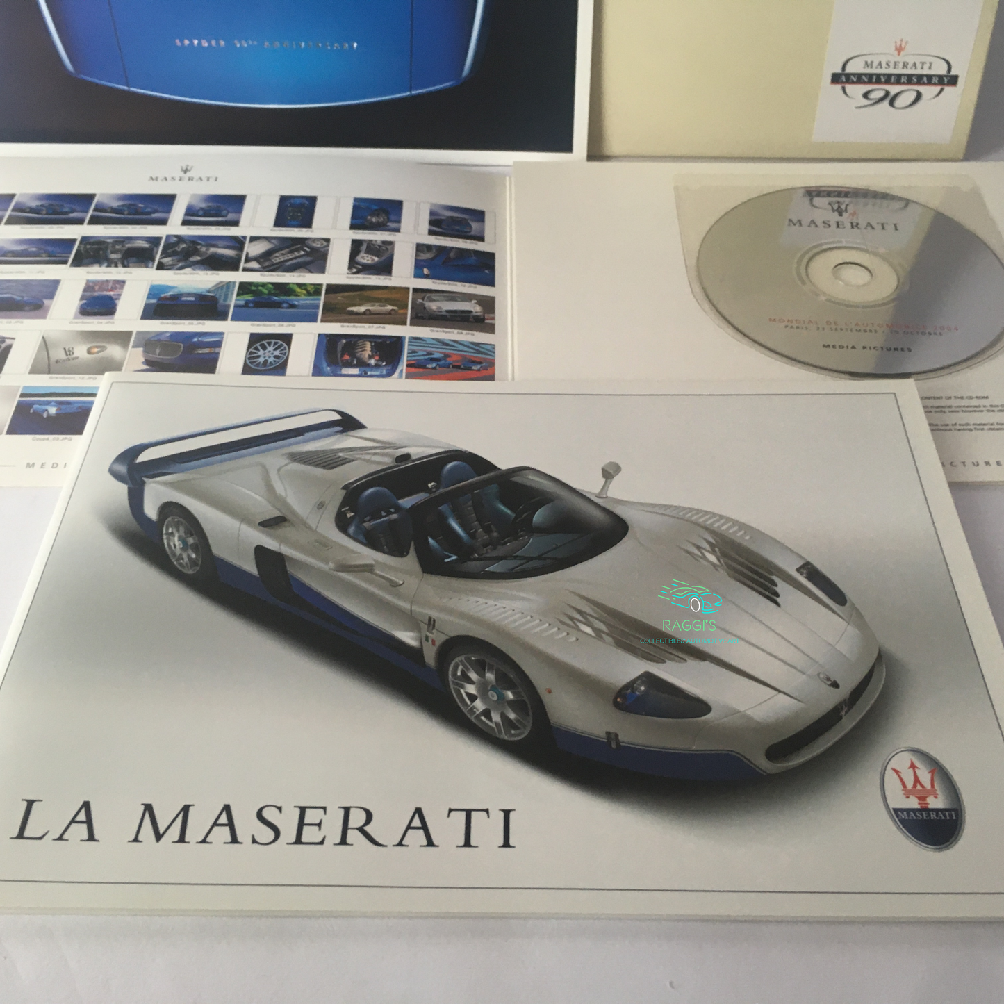Maserati, Press Kit Maserati Spyder 90 Anniversario Salone dell'Automobile di Parigi 2004 Italiano Inglese