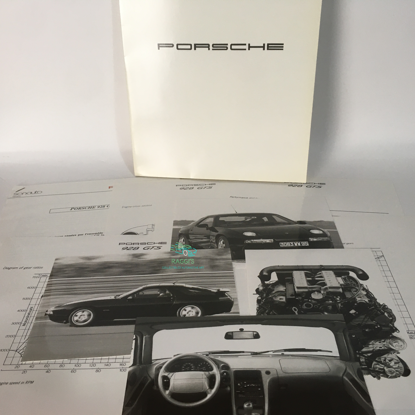 Porsche, press kit Porsche 928 GTS composto da comunicato stampa, 4 schede tecniche e 4 fotografie in bianche e nero originali e dell'epoca.