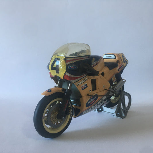 Honda HRC, Kyosho RC Honda NSR 500 Wayne Gardner Scala 1:8 Prima Serie con Forcella Sterzante - Raggi's Collectibles' Automotive Art